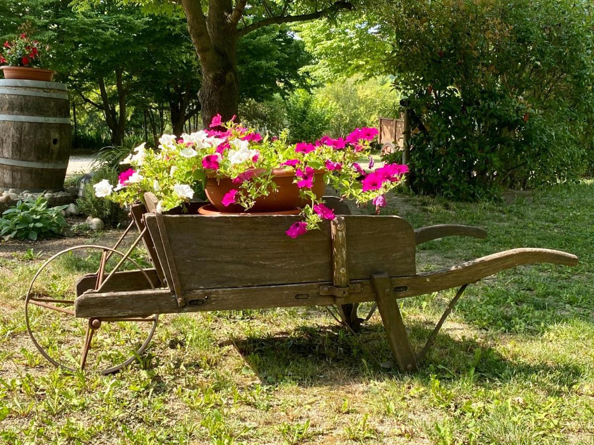 Locanda Del Molino Vecchio Magliano Alfieri Bagian luar foto