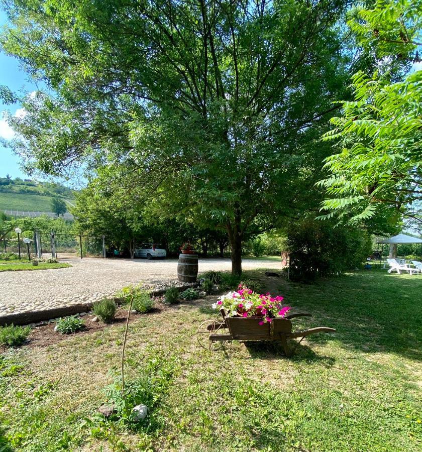 Locanda Del Molino Vecchio Magliano Alfieri Bagian luar foto