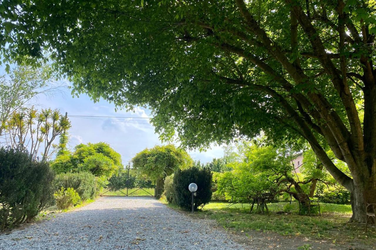 Locanda Del Molino Vecchio Magliano Alfieri Bagian luar foto